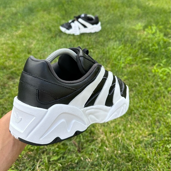 Brand new shoes Adidas Originals Predator XLG Core Black mens size 10,5 us - Picture 4 of 6